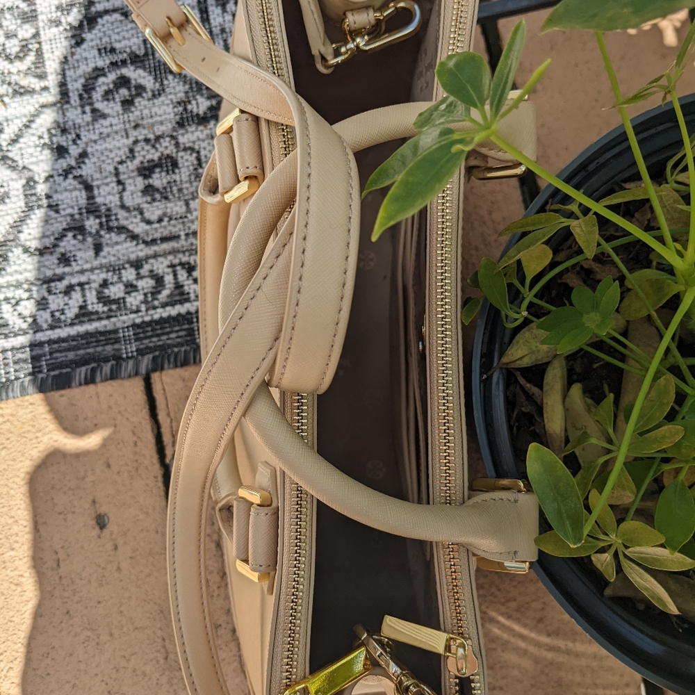 Tory Burch Beige Saffiano Leather Top-Handle Tote - Picture 4 of 7